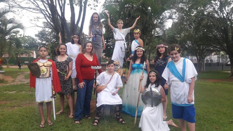 A Mitologia Grega encantando nossos alunos nas aulas de História...