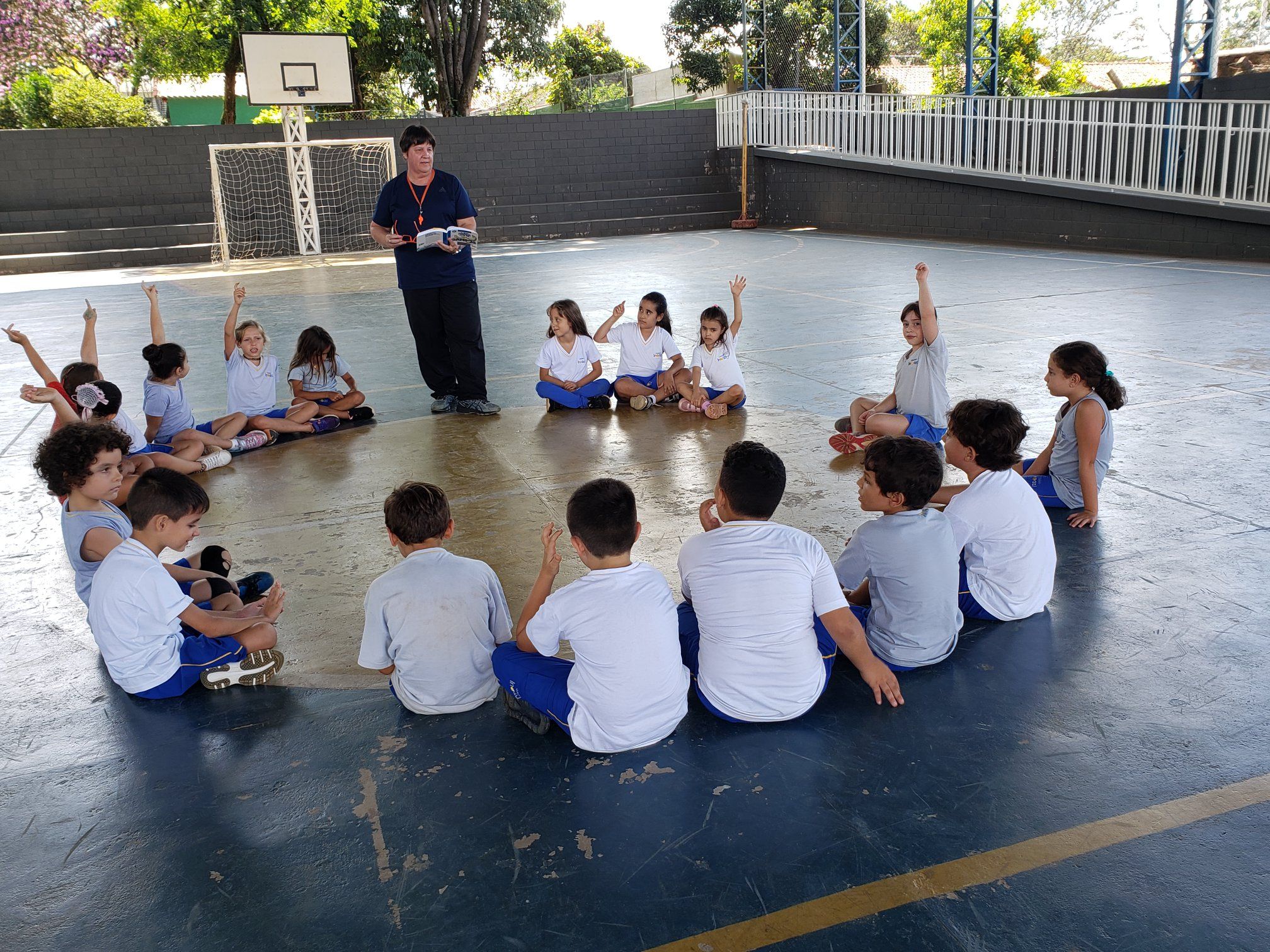 O que podemos aprender com os gansos”, de Alexandre Rangel é uma das literatura utilizadas pela professora.
Este momento da aula também tem envolvido muito os alunos!